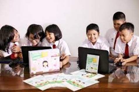 Ilustrasi siswa membaca dan belajar untuk meningkatkan kemampuan literasi